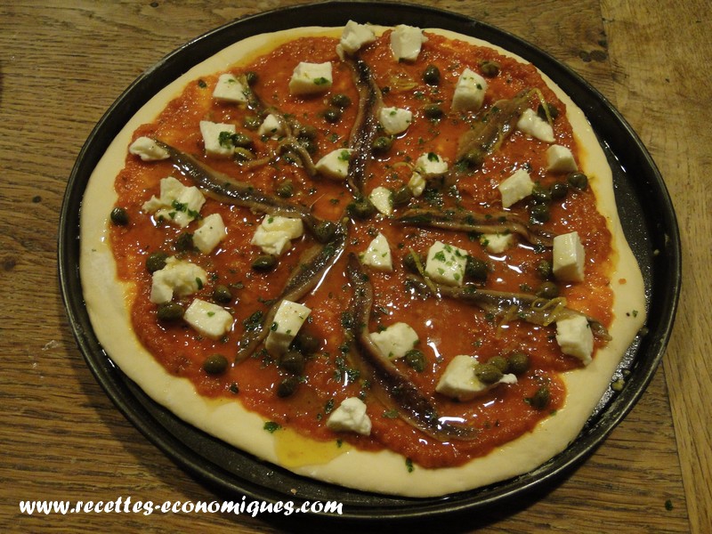Pizza au goût sublime : anchois, citron, capres, vraiment délicieux image