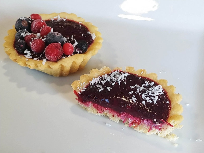 Tarte pannacotta noix de coco et fruits rouges image