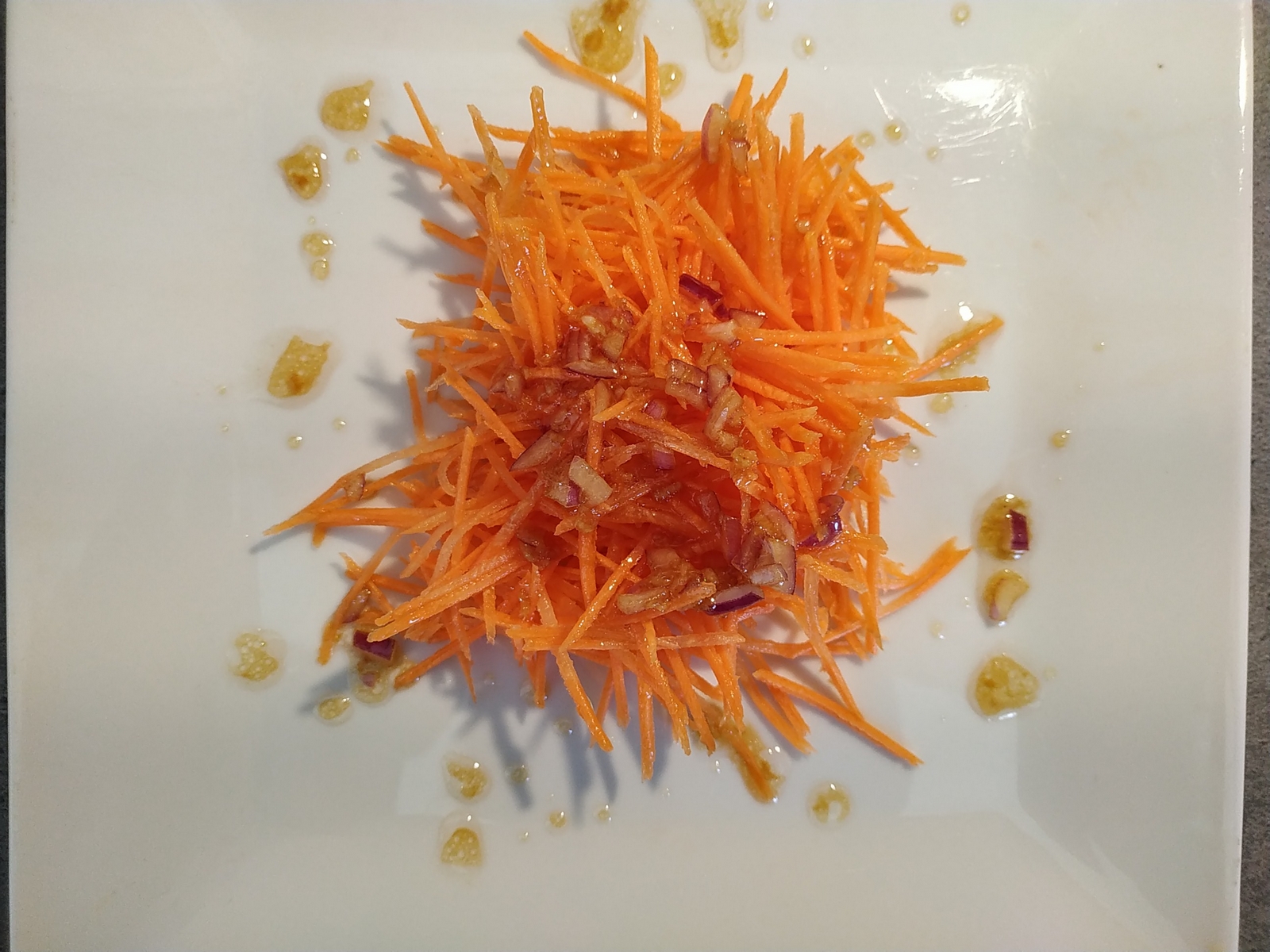 Salade de carottes et sa vinaigrette miel gingembre image